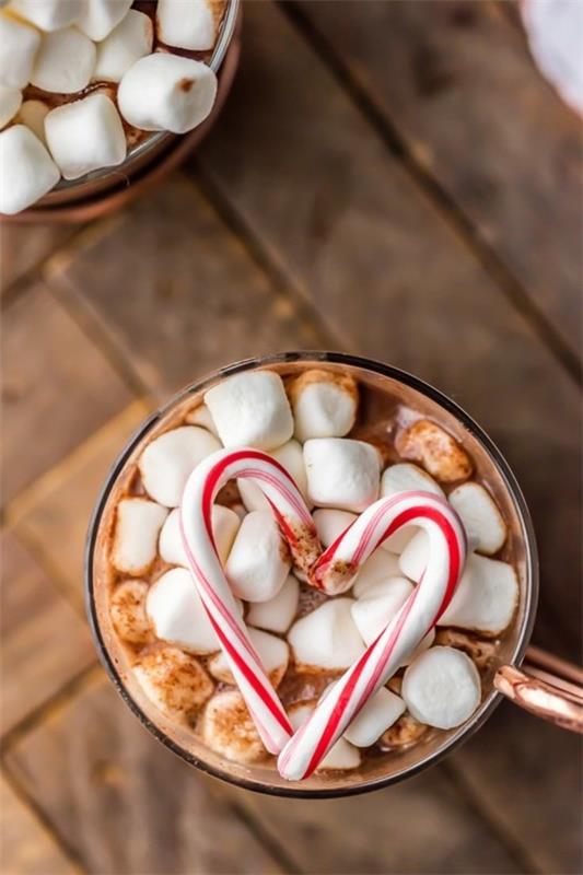 décoration de cannes de bonbon au chocolat chaud