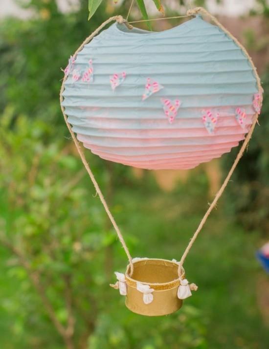 Dekoracje imprezowe z balonem na ogrzane powietrze w ogrodzie