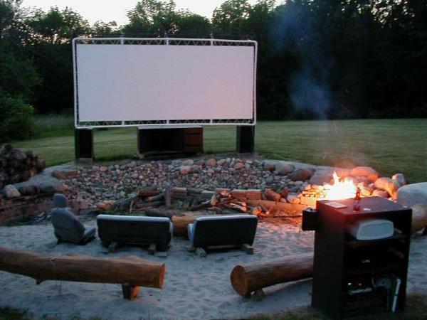 Ustaw kino domowe na zewnątrz