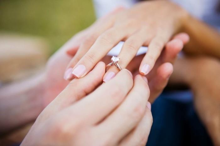 zrobić propozycję małżeństwa genialny pierścionek zaręczynowy pierścionek