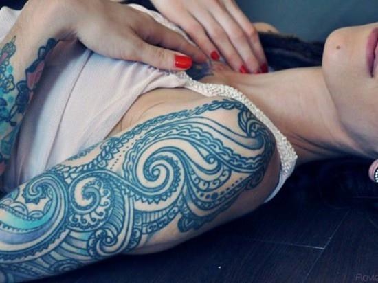 idées de tatouage au henné sur les manches