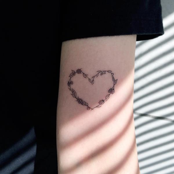 serce na ramieniu pomysły tatuaże 2020