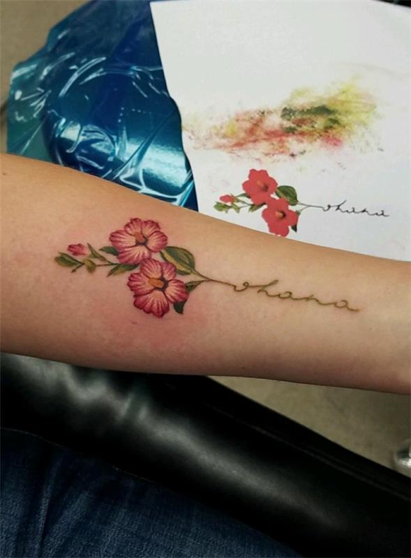 fleurs d'hibiscus ohana tatouage avant-bras