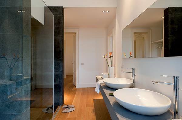 architecture-historique-design-moderne-hotel-sicile-lavabo-salle de bain