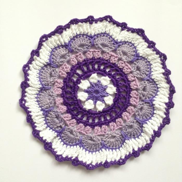 Tinker szydełkowy wzór mały dywan w odcieniach fioletowej bieli