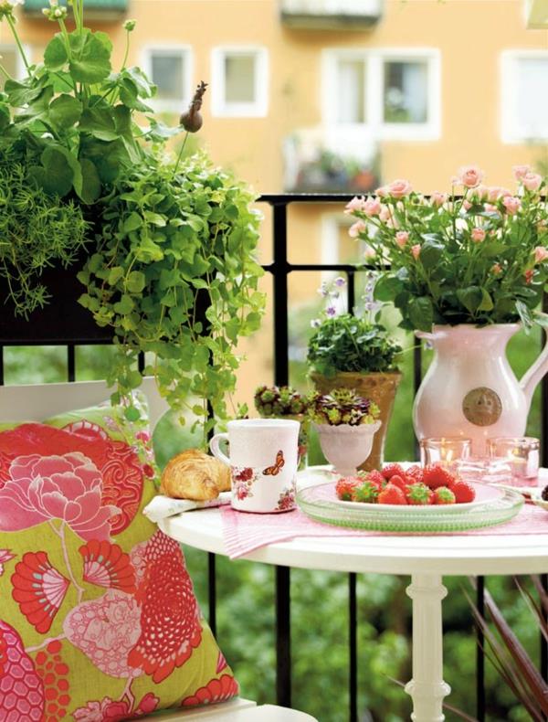 Jardin suspendu sur balcon design petit jardin petit déjeuner