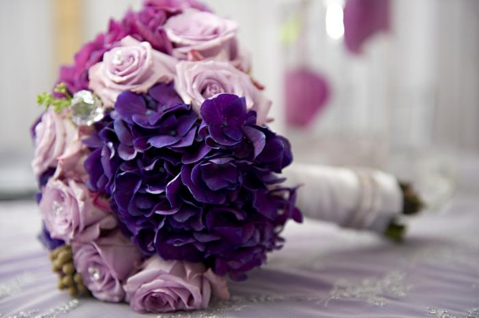 idées de fête de mariage bouquet de mariée de fleurs violettes