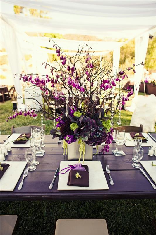 planification de mariage accents violets décorations de table de fête
