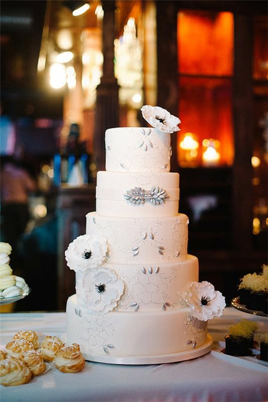 gâteaux de mariage améthyste pierres précieuses broderie look blanc glaçure anémones