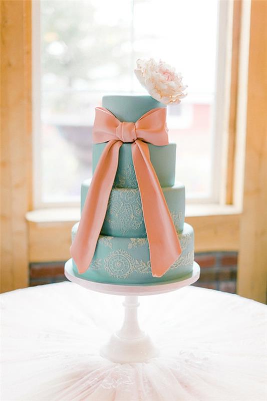 gâteaux de mariage bleu rose pastel arc ornements en filigrane