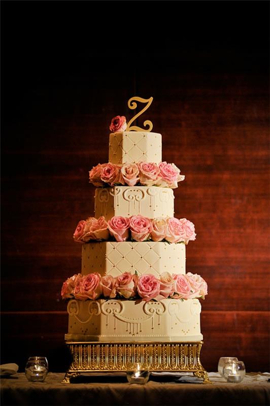 gâteaux de mariage design classique rose fioritures