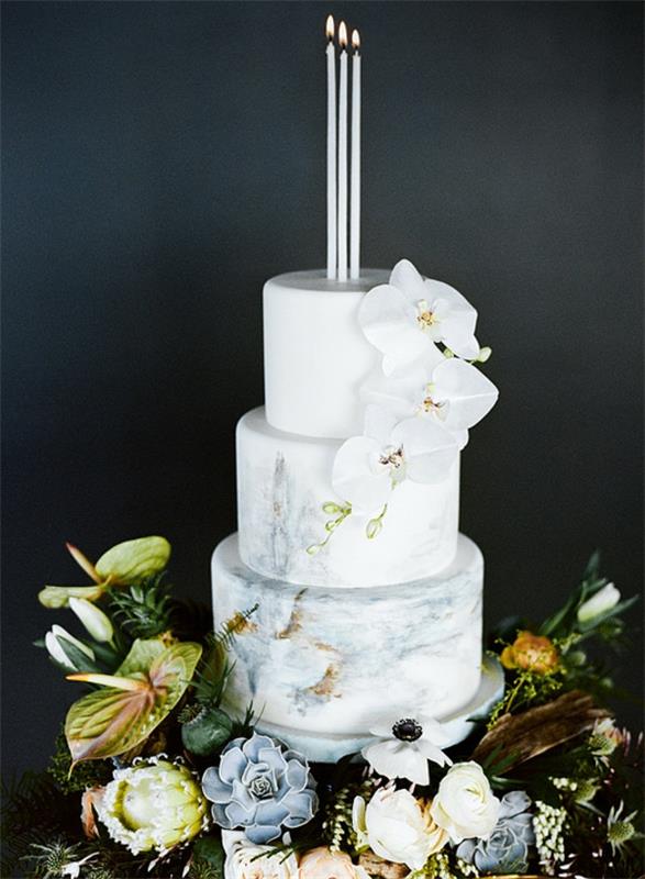 gâteau de mariage glaçage aspect marbre orchidées blanches