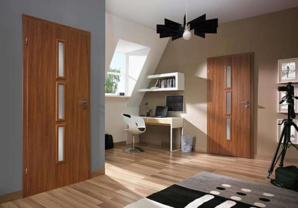 installer des portes en bois installer des aménagements intérieurs solides