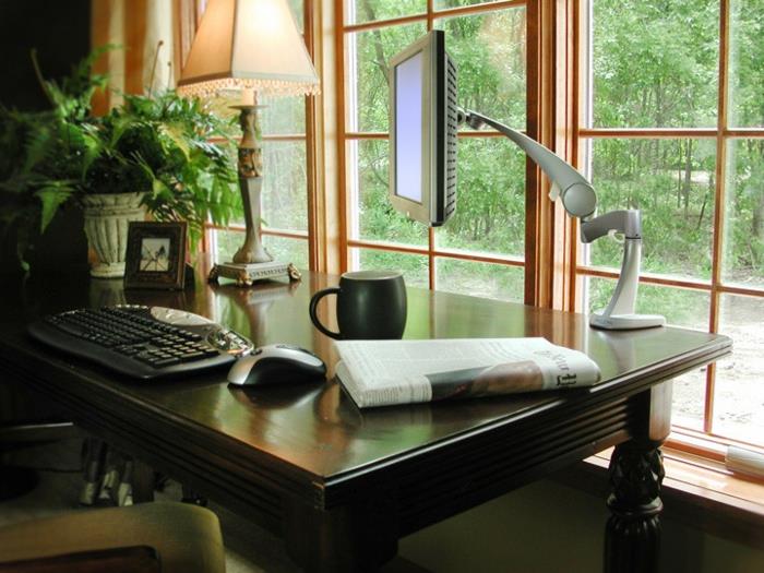 wyposażenie biura domowego meble antyczne biurko z ciemnego drewna
