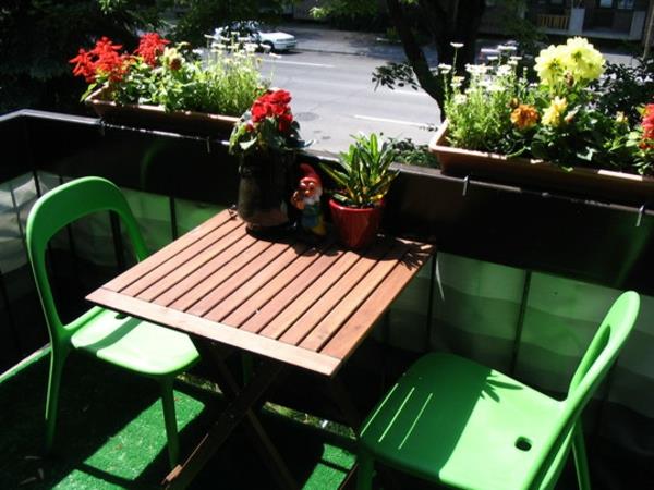 pomysły balkon sztuka drewno zielone krzesło
