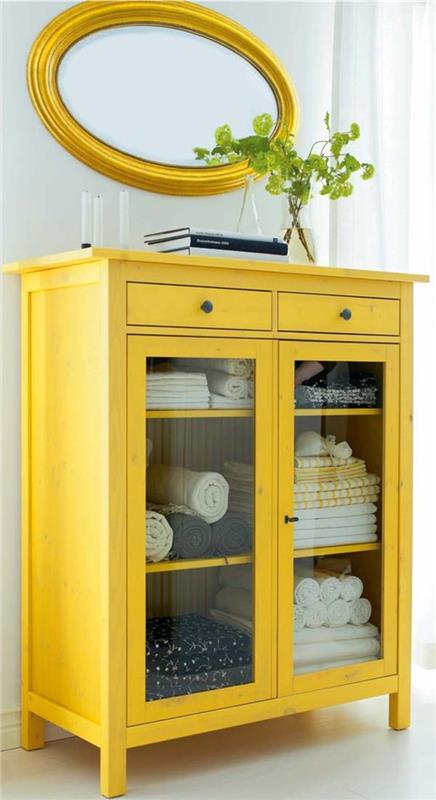 meuble salle de bain ikea vitrine bois peinture serviettes de bain jaune