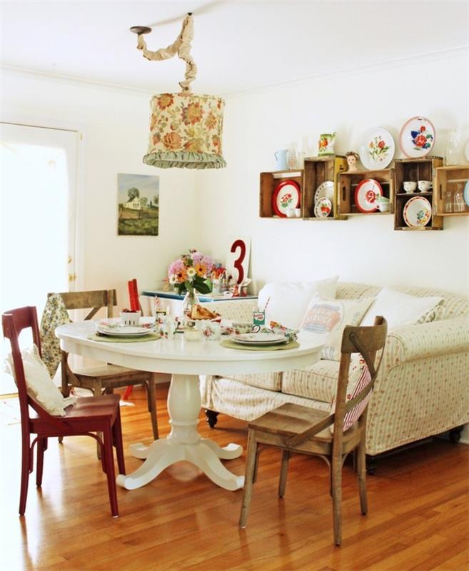 wystrój wnętrz białe ściany okrągły stół shabby chic półka ścienna