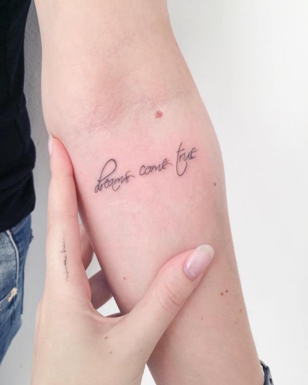 napis pomysły tatuaże trendy