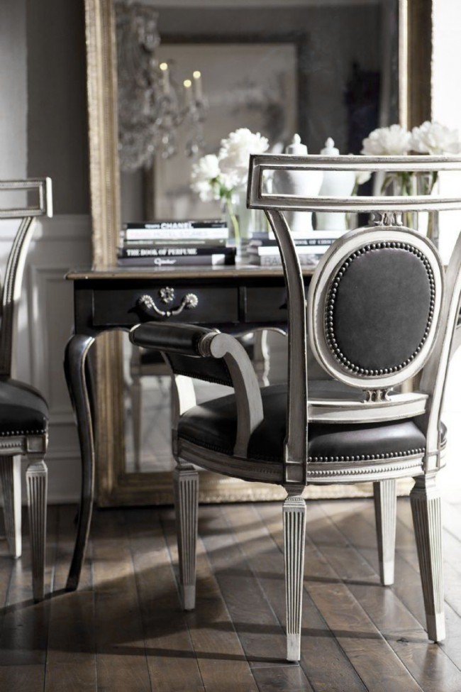 Elegante Stühle im antiken Stil passen perfekt in neoklassizistische Interieurs