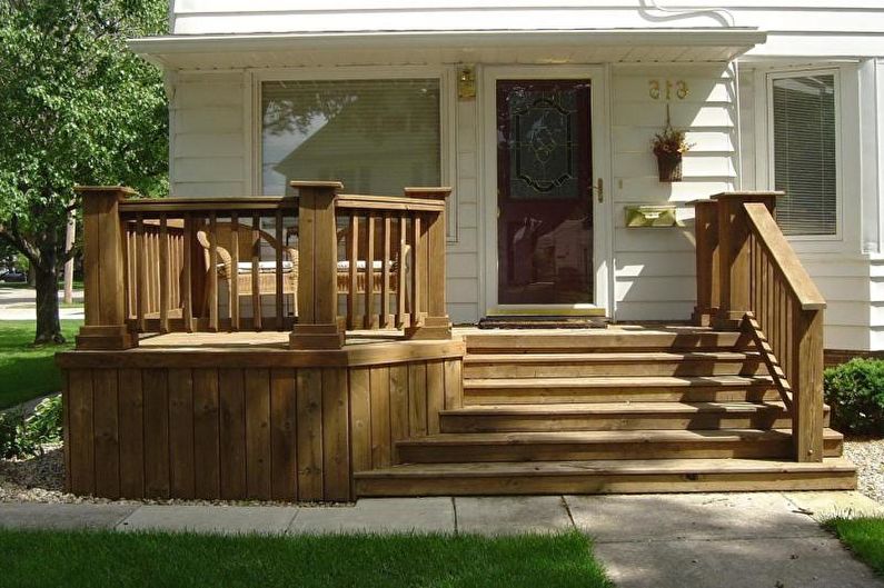 Výroba verandy ze dřeva pro soukromý dům - fotografie