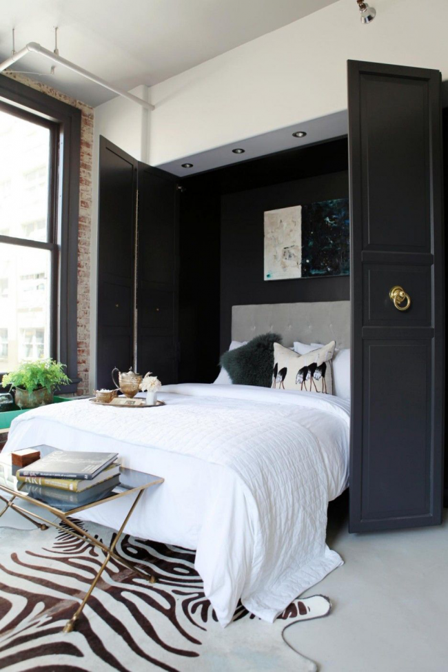 Легло, вградено в гардероба - идеално за малка стая