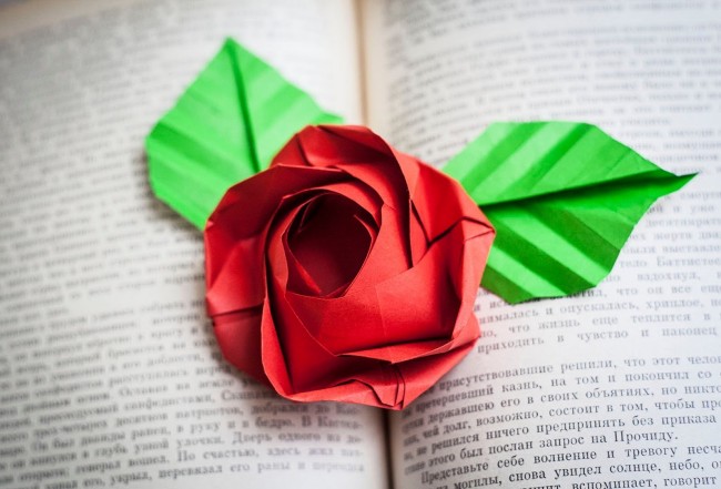 Хартиена роза оригами