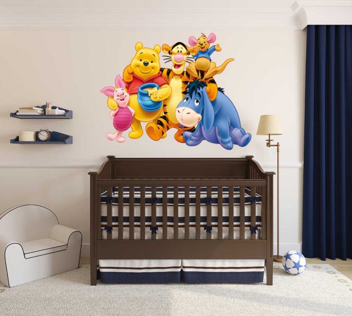 Dekorieren Sie die Wand mit selbstklebenden Aufklebern