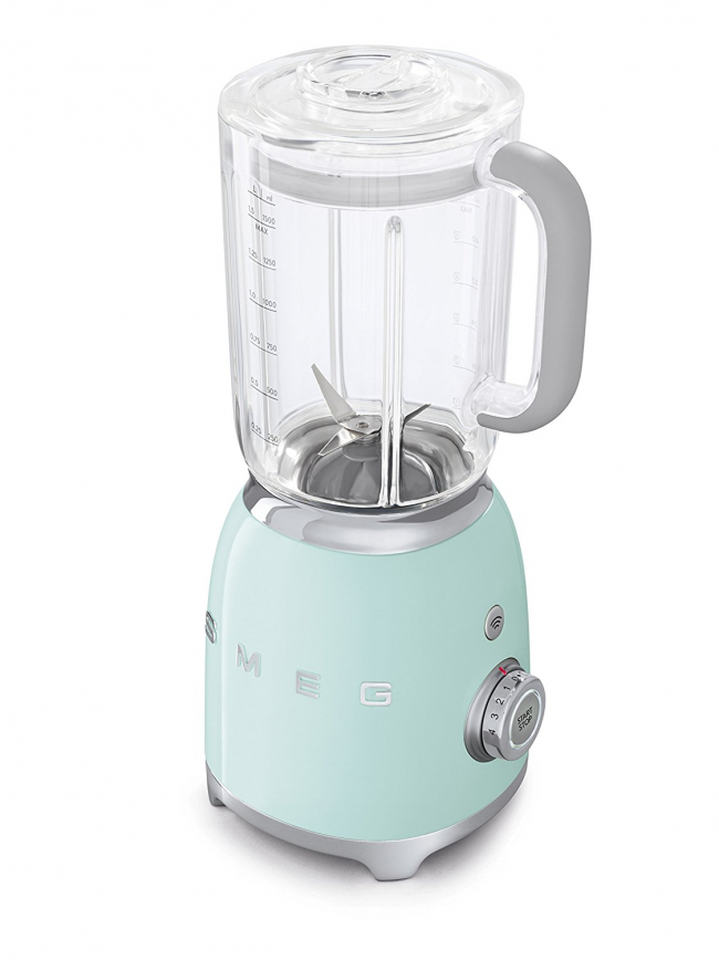 خلاط Smeg المشرق والأنيق مصنوع من الألمنيوم المصبوب والإبريق مصنوع من التريتان