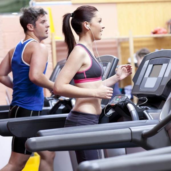 consommation de calories lors du jogging sur le tapis roulant de fitness