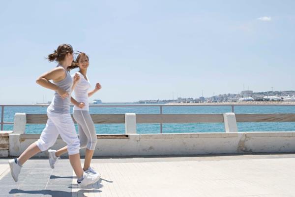consommation de calories faire du jogging à l'extérieur avec sa petite amie perdre du poids