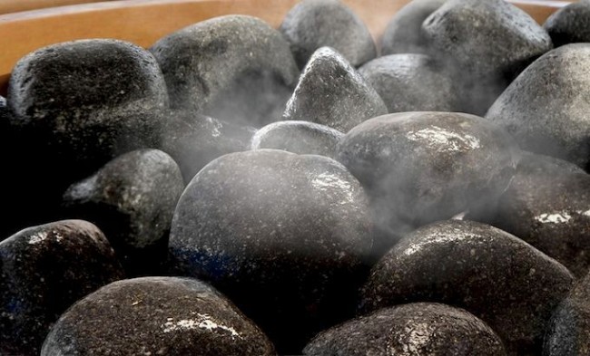Upřednostňuje se hladký tvar saunových kamenů