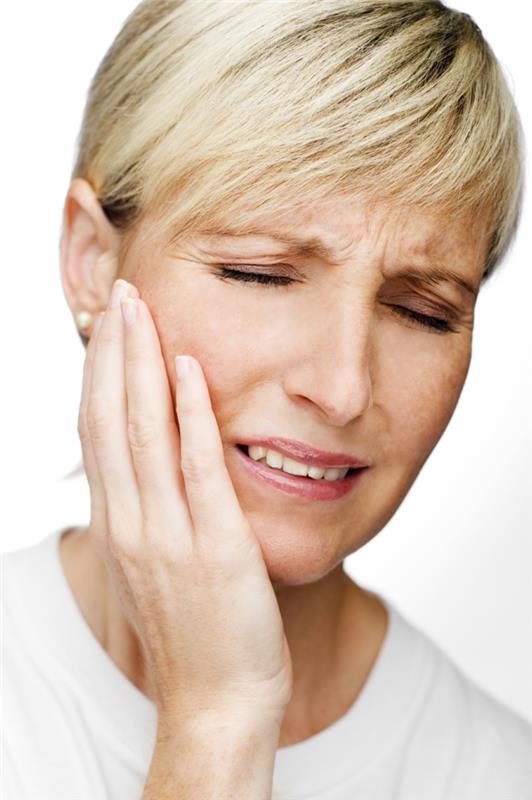 prawidłowa opieka stomatologiczna próchnica ból zęba kobieta