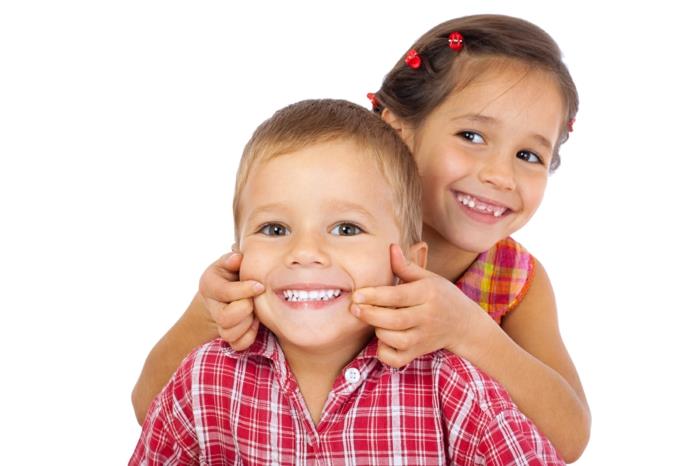objawy próchnicy dzieci właściwa opieka stomatologiczna