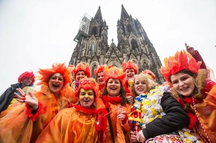 karnawał 2017 katedra w kolonii kobiety kostiumy karnawałowe