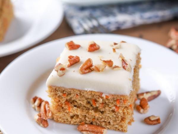le gâteau aux carottes vous fait vous sentir rassasié a un bon goût frais