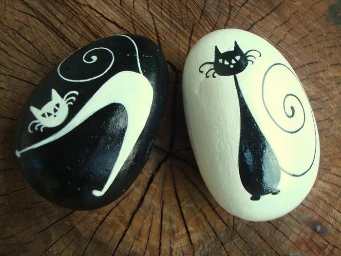 koty czarno-białe pomysły na malowanie kamieni