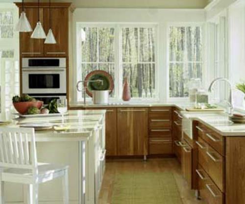 cuisines avec de nombreuses fenêtres naturellement belles