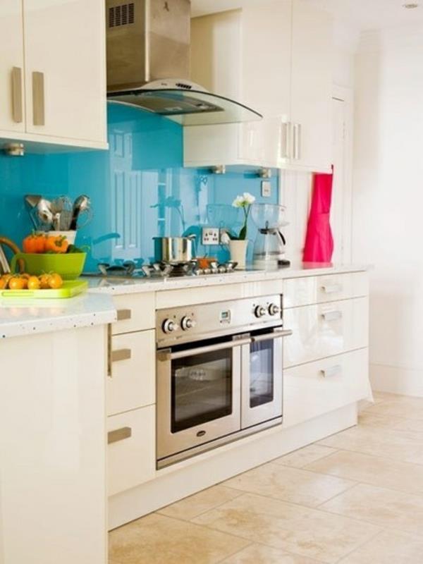 mur du fond de la cuisine en verre mur du fond de la cuisine en plexiglas bleu cuisine moderne