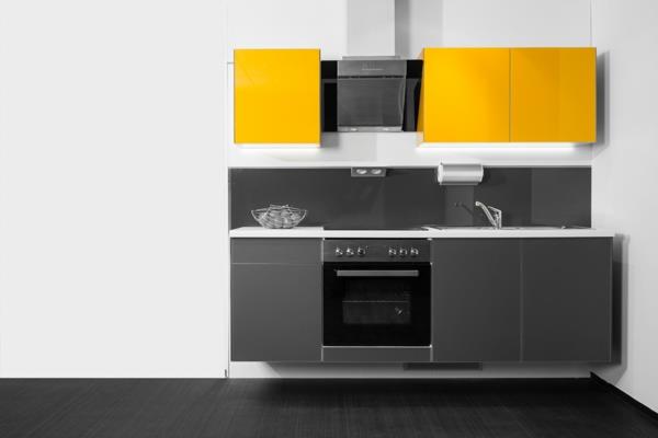 Remplacer les armoires de cuisine par un film adhésif pour les façades de cuisine