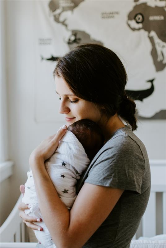 kelly sikkema chaise bébé unsplash