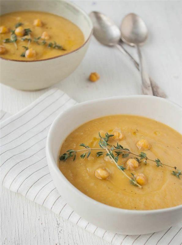 Soupe crémeuse aux pois chiches Préparer la recette de cuisson des ingrédients