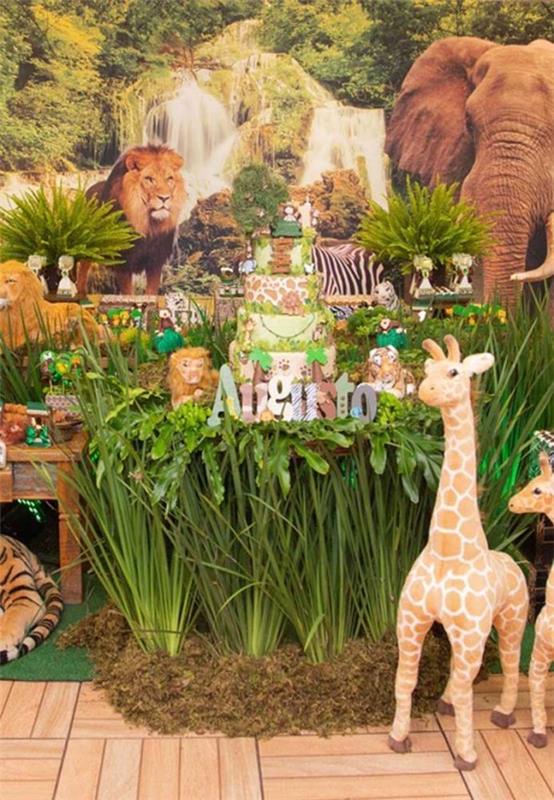 urodziny dzieci - dekoracja ze zwierzętami i zielenią