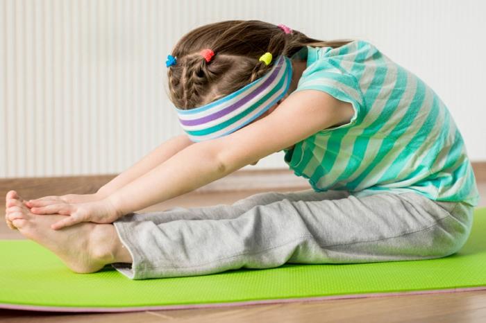 enfants sport en mouvement enfants faisant des exercices