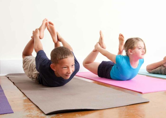 Les exercices de yoga sportifs pour enfants rendent la vie saine