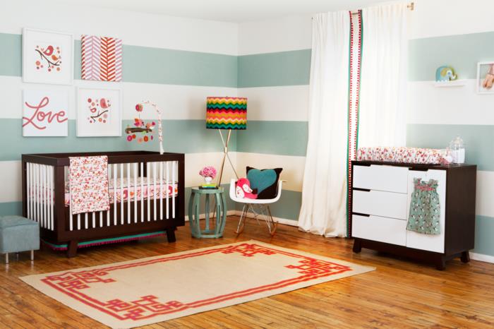 Pokój dziecięcy skonfiguruj łóżeczko dziecięce w świeżych kolorach