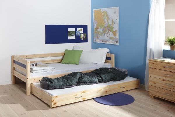 Pokój dziecięcy ustawiony dla chłopców z podwójnym łóżkiem z drewna