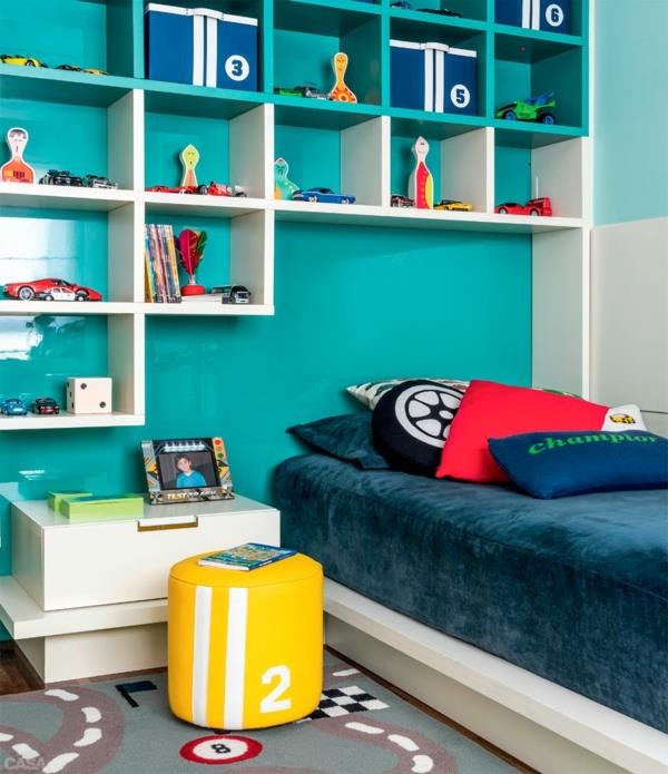 chambre d'enfant pour garçon lit étagères murales couleur murale table de chevet turquoise