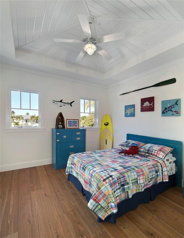 chambre d'enfant design style tropical surf déco blanc bleu