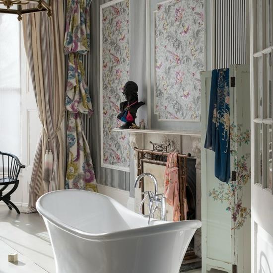 klasyczne nowoczesne zasłony łazienkowe do wanny w stylu przejściowym