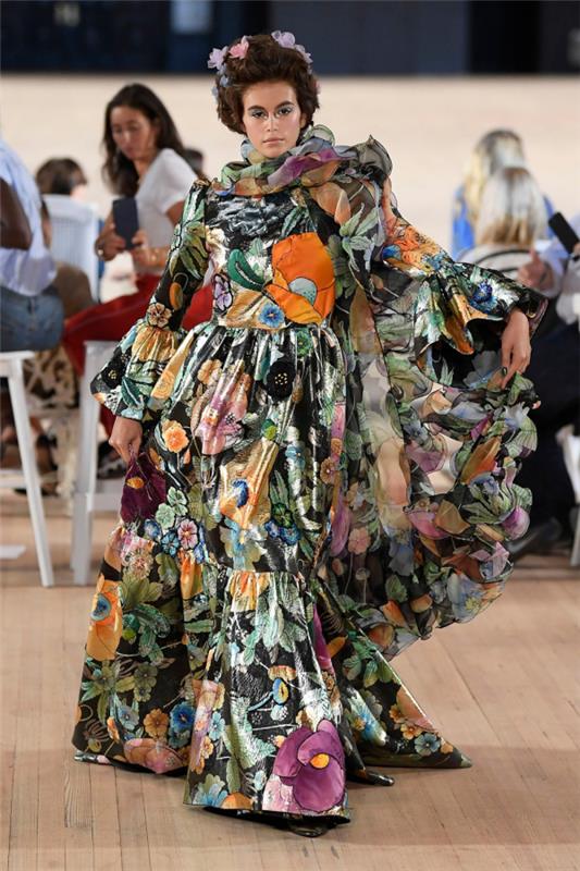 robe avec des fleurs à la fashion week de new york